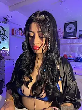 lucianaroy online show from April 8, 2026, 3:28 am