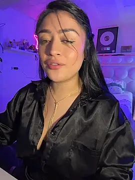 lucianaroy online show from April 20, 2026, 8:54 pm