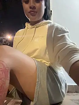 lucianaroy online show from April 22, 2026, 3:53 am