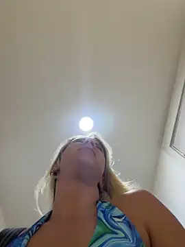 LikaCat online show from April 21, 2026, 1:42 am