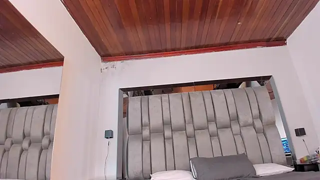 NikkySmiith online show from December 20, 2025, 11:39 am