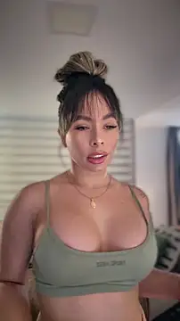 Alison Diaz17 online show from April 13, 2026, 9:42 pm