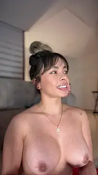 Alison Diaz17 online show from April 21, 2026, 2:04 am