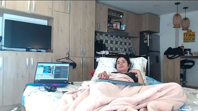 Alondra fetish online show from February 27, 2025, 8:39 am