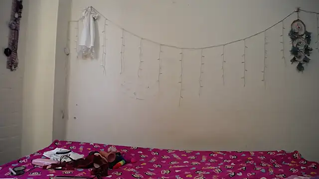 Nicolle-sky online show from February 4, 2025, 8:38 pm