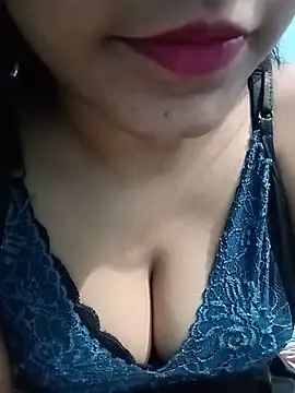 Snapshot of Gulabo-jaan chatting on June 27, 2026, 6:24 pm Gulabo-jaan online show from June 27, 2026, 6:24 pm