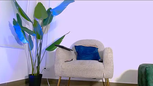 Snapshot of Sara_ow chatting on May 21, 2026, 7:21 pm Sara ow online show from May 21, 2026, 7:21 pm