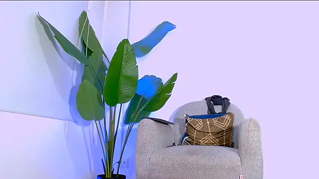 Snapshot of Sara_ow chatting on June 3, 2026, 7:19 pm Sara ow online show from June 3, 2026, 7:19 pm