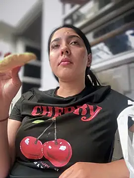 MarianaBenz online show from February 7, 2025, 8:31 pm