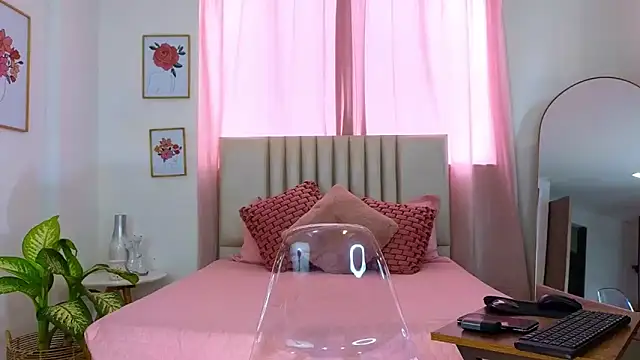 KristennBlue online show from February 3, 2025, 5:24 pm