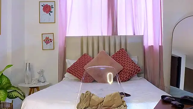 KristennBlue online show from February 9, 2025, 1:25 pm