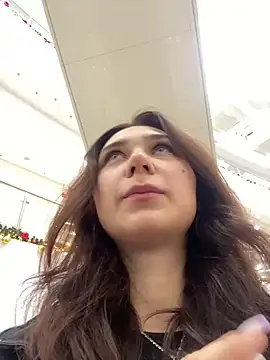 QuitieLia online show from December 12, 2024, 8:14 am