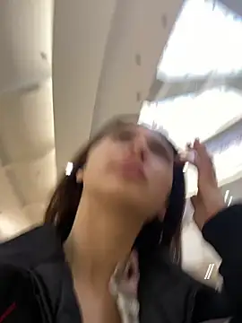 QuitieLia online show from December 24, 2024, 8:11 am