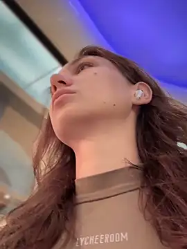 QuitieLia online show from September 13, 2025, 8:14 am