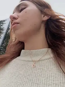 QuitieLia online show from October 9, 2025, 9:29 am