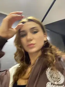 QuitieLia online show from April 21, 2026, 1:39 pm