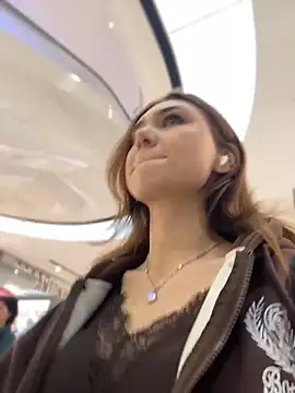 QuitieLia online show from April 22, 2026, 1:12 pm