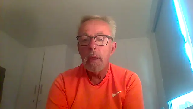 Snapshot of tuggy59 chatting on September 22, 2025, 4:58 am tuggy59 online show from September 22, 2025, 4:58 am