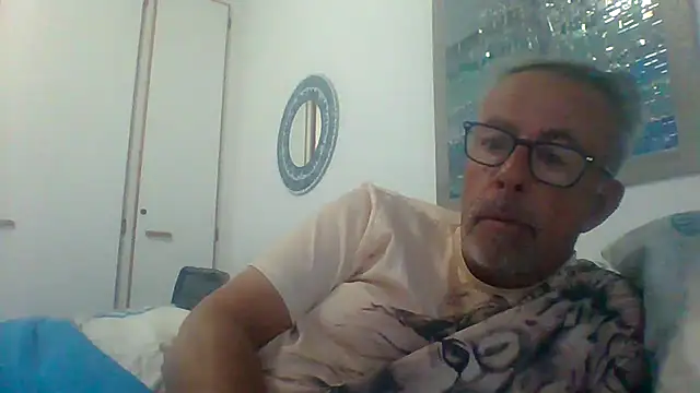 Snapshot of tuggy59 chatting on September 24, 2025, 5:11 am tuggy59 online show from September 24, 2025, 5:11 am