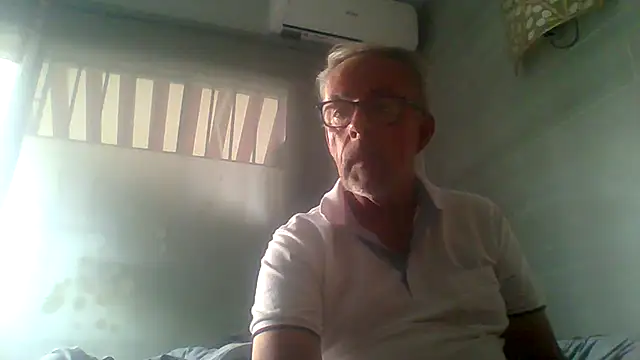 Snapshot of tuggy59 chatting on November 5, 2025, 7:41 am tuggy59 online show from November 5, 2025, 7:41 am