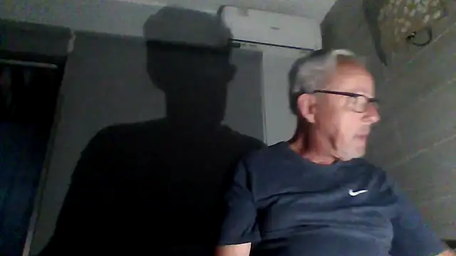 Snapshot of tuggy59 chatting on November 26, 2025, 6:25 am tuggy59 online show from November 26, 2025, 6:25 am