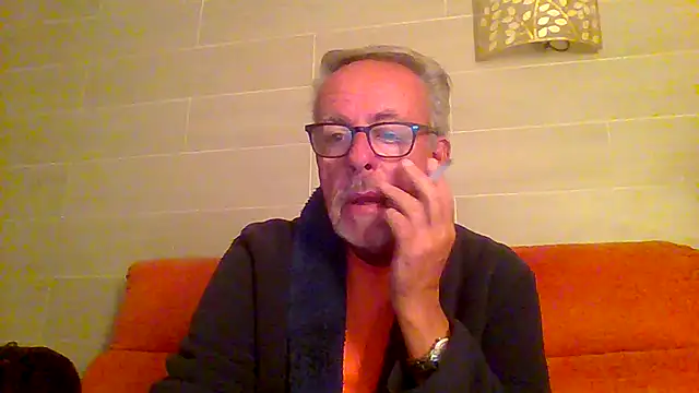 Snapshot of tuggy59 chatting on December 3, 2025, 5:26 am tuggy59 online show from December 3, 2025, 5:26 am