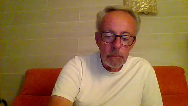 Snapshot of tuggy59 chatting on December 5, 2025, 2:53 am tuggy59 online show from December 5, 2025, 2:53 am