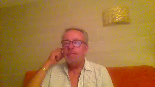 tuggy59 online show from April 21, 2026, 4:08 am