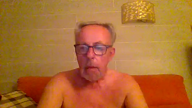 Snapshot of tuggy59 chatting on July 21, 2026, 3:42 am tuggy59 online show from July 21, 2026, 3:42 am