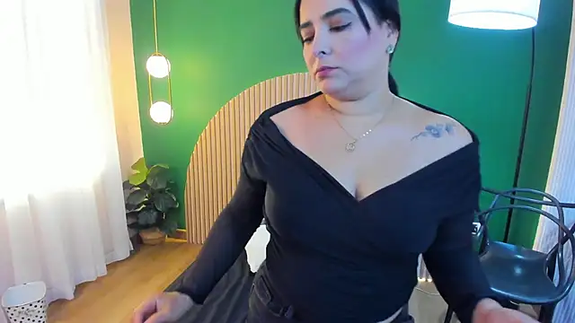 taylor bennet online show from November 21, 2025, 11:53 am