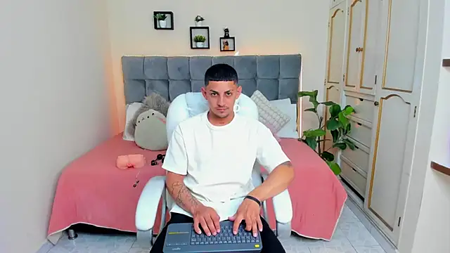 Alex cute77 online show from January 9, 2025, 12:09 pm