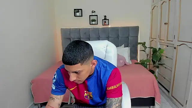 Alex cute77 online show from January 13, 2025, 12:24 pm