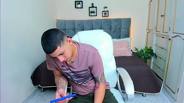 Alex cute77 online show from January 25, 2025, 12:16 pm