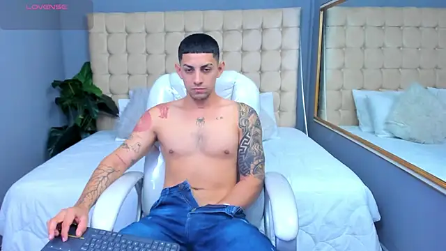 Alex cute77 online show from September 11, 2025, 12:16 pm