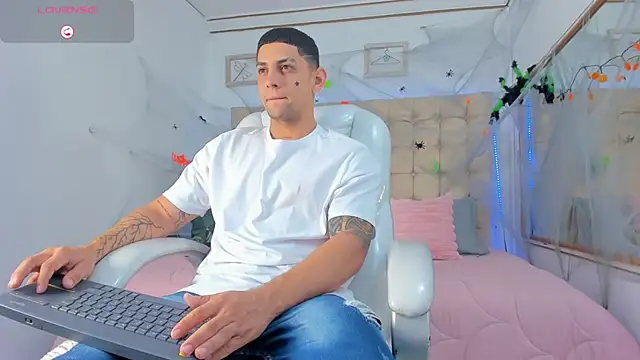 Alex cute77 online show from October 3, 2025, 11:18 am