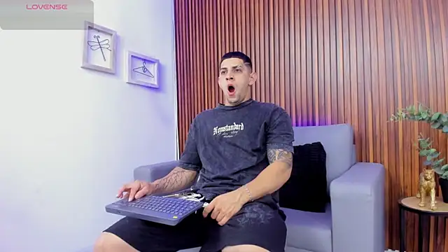 Alex cute77 online show from March 23, 2026, 12:31 pm