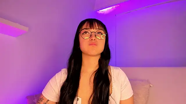 Snapshot of Gloomydoll chatting on January 16, 2025, 4:39 pm Gloomydoll online show from January 16, 2025, 4:39 pm