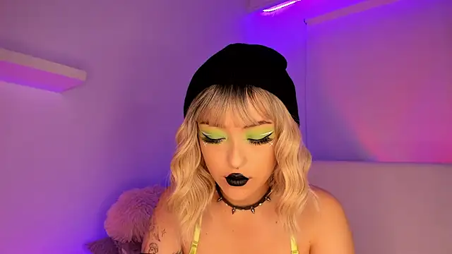 Snapshot of Gloomydoll chatting on January 21, 2025, 5:51 pm Gloomydoll online show from January 21, 2025, 5:51 pm