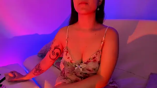 Snapshot of Gloomydoll chatting on February 18, 2025, 1:44 pm Gloomydoll online show from February 18, 2025, 1:44 pm