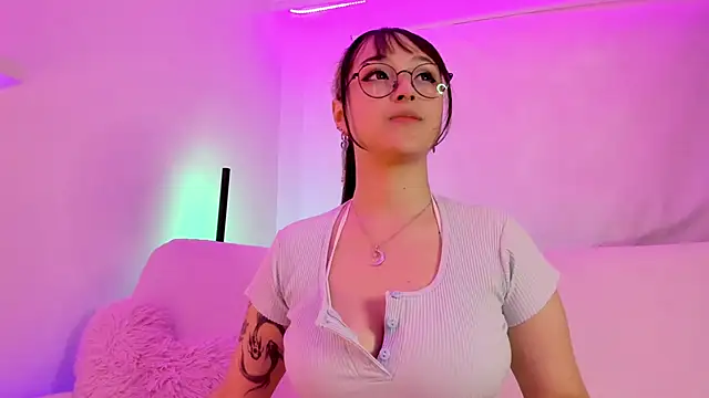 Snapshot of Gloomydoll chatting on September 11, 2025, 7:03 pm Gloomydoll online show from September 11, 2025, 7:03 pm