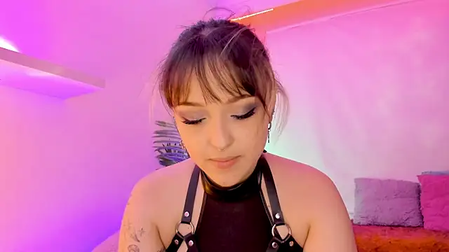 Snapshot of Gloomydoll chatting on November 6, 2025, 6:42 pm Gloomydoll online show from November 6, 2025, 6:42 pm