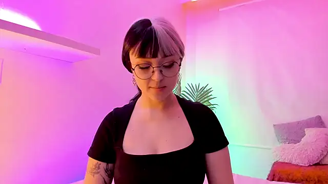 Snapshot of Gloomydoll chatting on November 14, 2025, 9:24 pm Gloomydoll online show from November 14, 2025, 9:24 pm