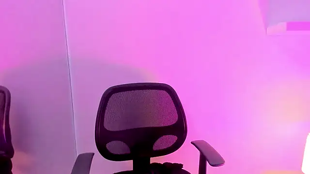 Snapshot of Gloomydoll chatting on December 3, 2025, 8:51 pm Gloomydoll online show from December 3, 2025, 8:51 pm