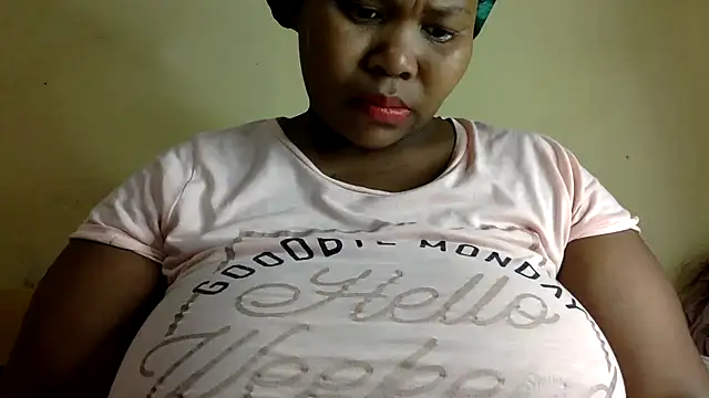 Real1SweetQueen online show from February 12, 2025, 5:05 am