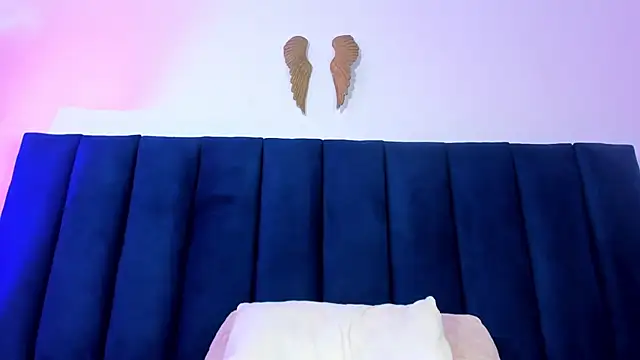 Anette  online show from April 2, 2026, 7:55 pm