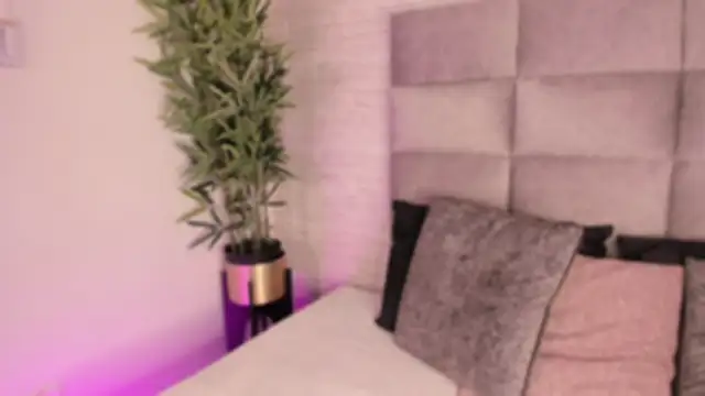 mia crawford online show from October 21, 2025, 11:44 am