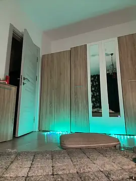 freiiaflower online show from March 10, 2025, 4:07 am