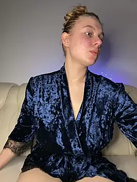 freiiaflower online show from October 17, 2025, 8:22 pm