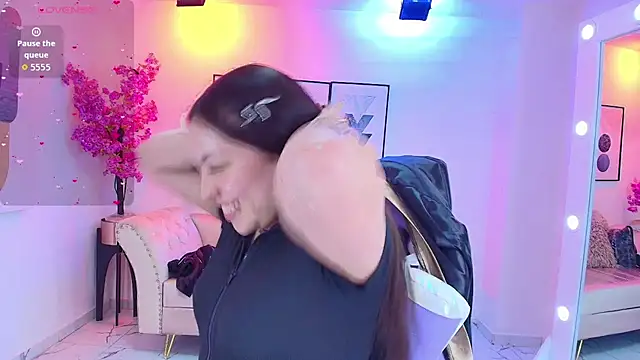 Isa reel online show from November 4, 2025, 7:13 pm