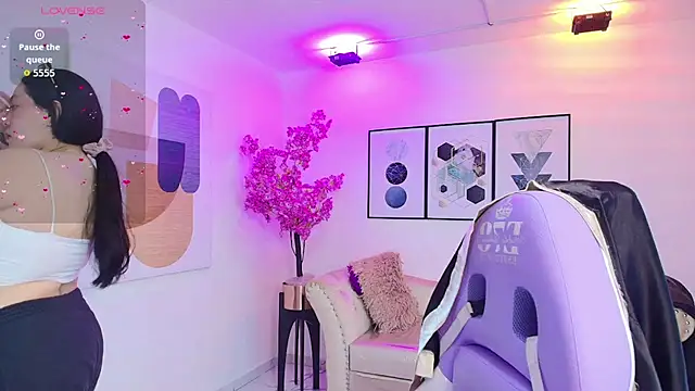 Isa reel online show from December 5, 2025, 7:43 pm